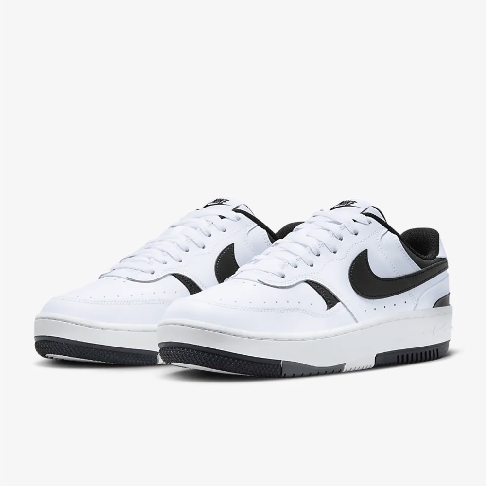 Nike Gamma Force women low sneakers 8 EUC white black - Picture 3 of 16